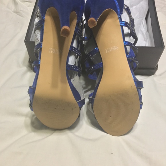 Shoes - Picture 3 of 8